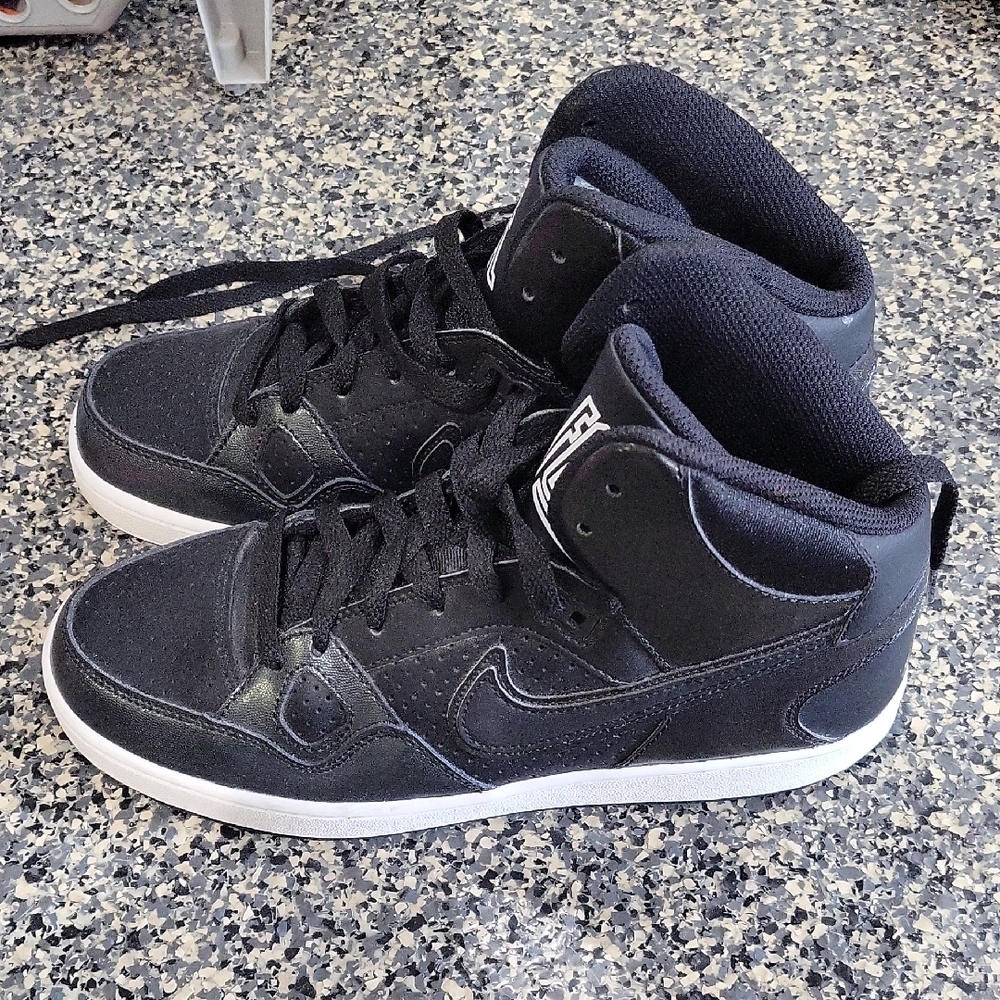 Nike - Men's Black High-Top Sneakers Like New